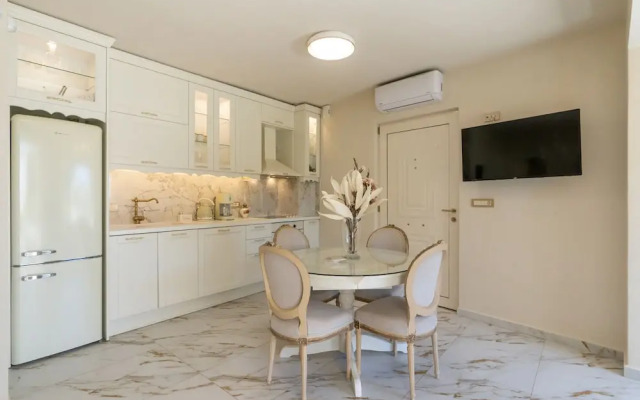 Glam and Calm Gouves by Cretanhouses