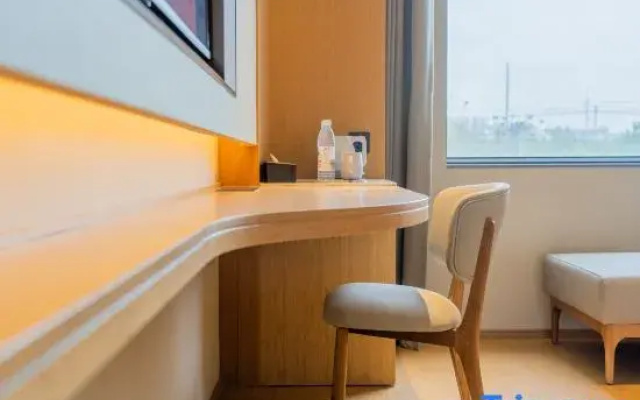 JI Hotel (Urumqi Midong)