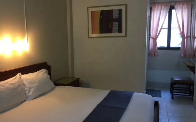 OYO 335 Top Inn Khaosan