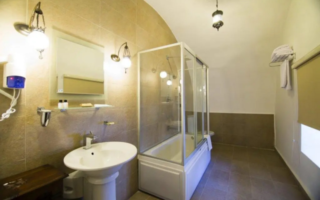 Kursunluhan Hotel