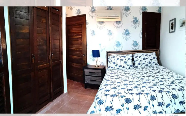 AMPLIO y bello apartamento-ZONA COLONIAL- wifi+balcon+2roons