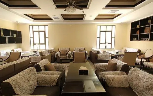 Yu Hill Hotel (Guilin Arctic Square)