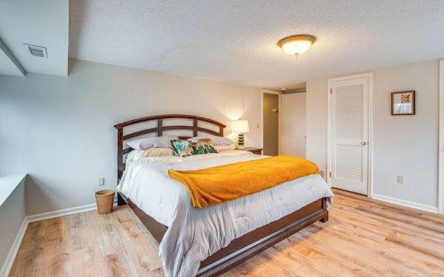 7 Mi to Newark: Montclair Vacation Rental