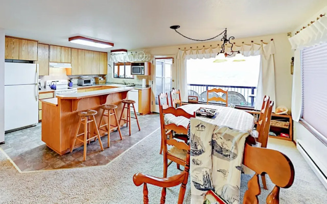 1235 NW Spring St Home