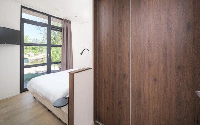 Lakeside Luxury Villa With Ensuites
