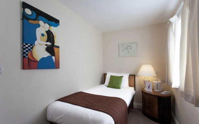 Russ Hill Hotel
