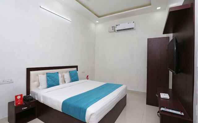 OYO 14971 C D Guest House
