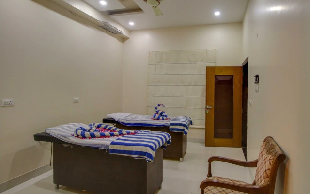 Maulik Mansion Resort