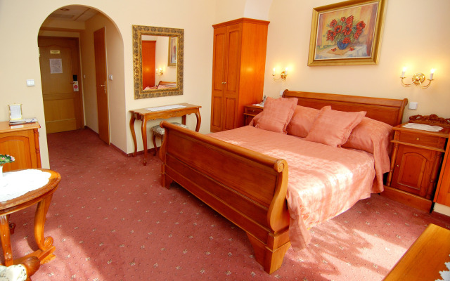 Opera Hotel