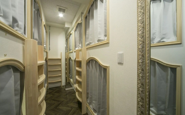 Alice in the Mirror Hostel