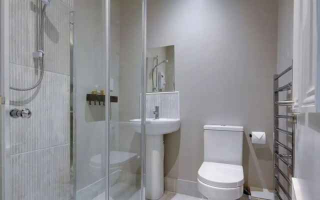 Contractor Friendly 1-bed Ensuite Ayr Town Centre KA7