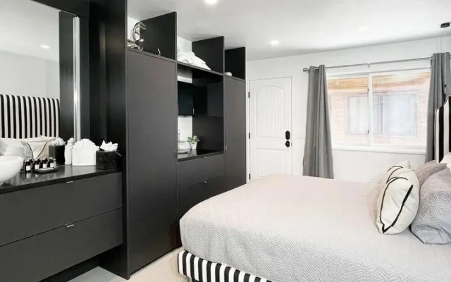 Downtown Modern Creekside by Exceptional Stays