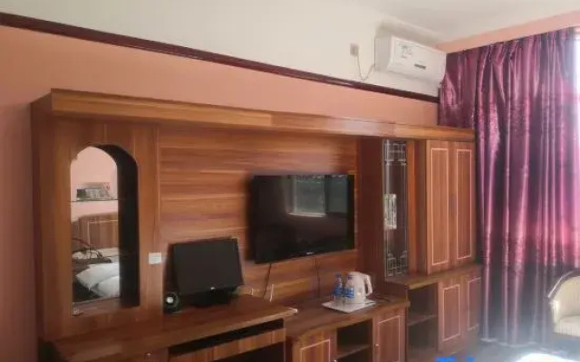 Yulong Changzheng Business Hotel