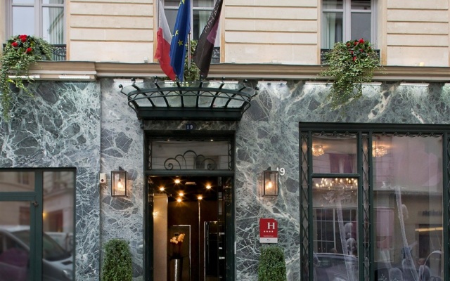 Grand Hotel Saint Michel вид на фасад