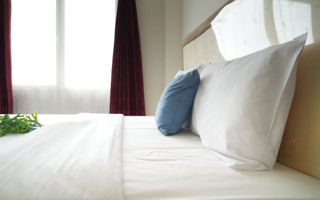 White Tone 2Br At Podomoro Golf View Apartment