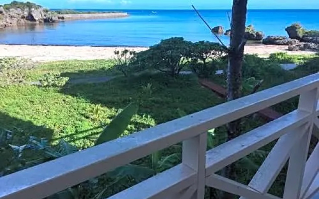 Ken's Beachfront Cafe & Lodge, BL2, Oceanfront and Free Canoe Rental