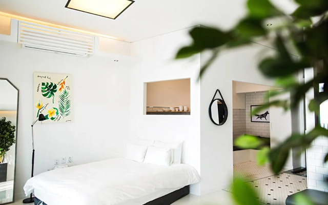Uljin French Paper Pool Villa