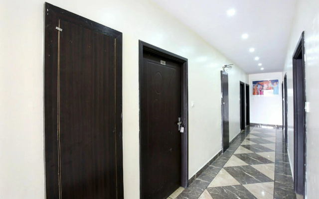 OYO 8766 Hotel DS Regency
