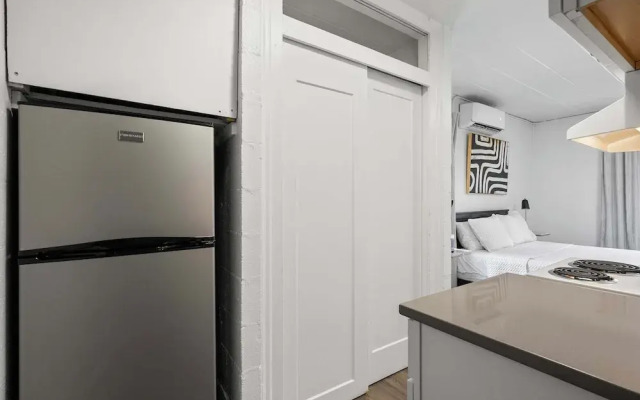 Chic City Retreat 97 Sleeps 2!