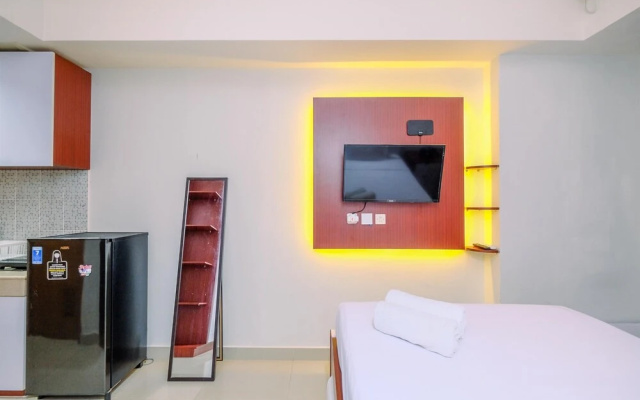 Minimalist And Classic Studio At Evenciio Margonda Apartment