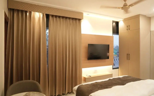The Roseville Grand