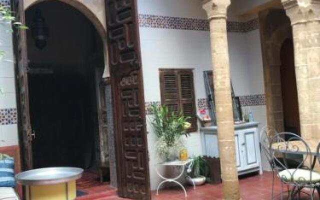 Отель Riad Aicha вид на фасад