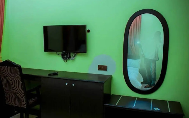 Mexiloyd Luxury Rooms & Suites