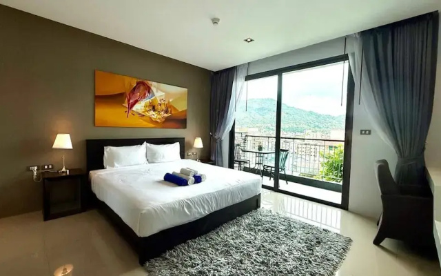 Emerald 307 - Studio With Balcony and Shared Pool