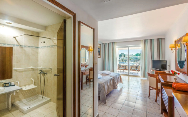 Kipriotis Hippocrates & Maris Suites