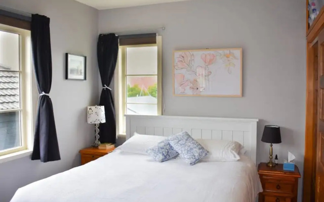 Welcoming 4 Bedroom Family Home in Meadowbank