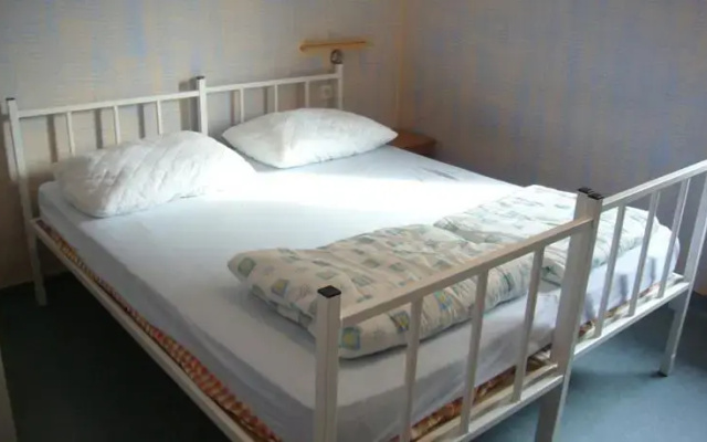 Ravnice Youth Hostel