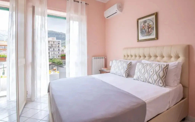 City Home In Sorrento With Balcony And View