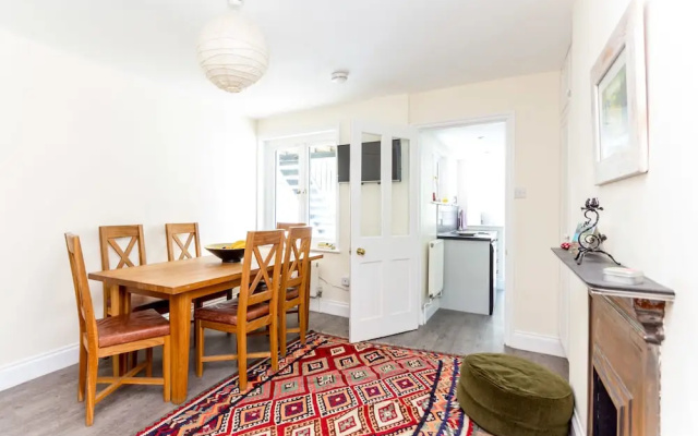 Beautiful 2-bedroom Flat in a Victorian House