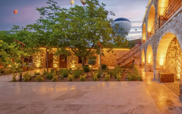 Cappadocia Çavuşin Stone House