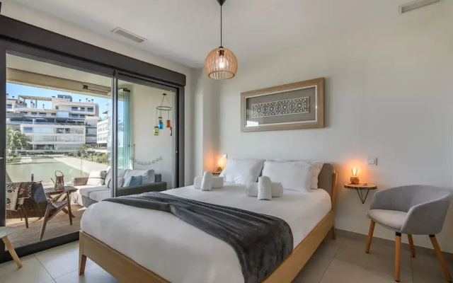 Seafront Apartment in Isla Canela