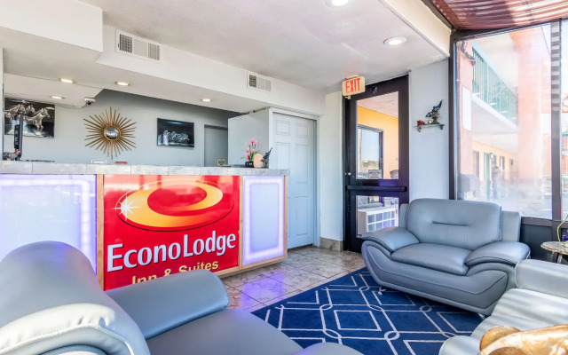 Econo Lodge Inn & Suites Macon North