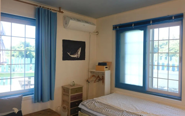 White Whale Guesthouse - Hostel
