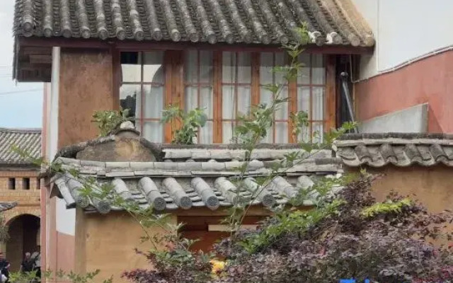 Shaxi Ancient Town Free Hand Star Picking Homestay