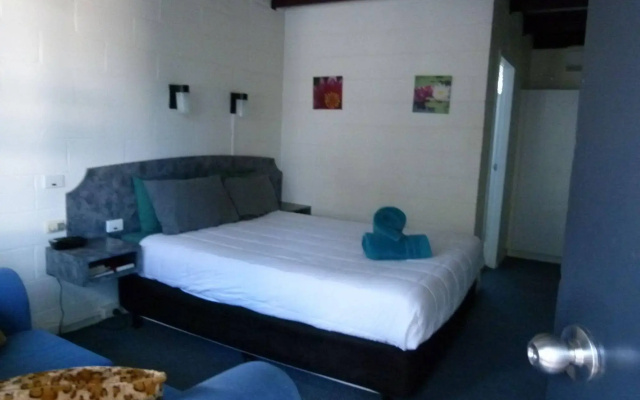 Azalea Motel