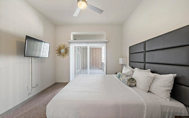 Spacious Private and Elegant Downtown Location