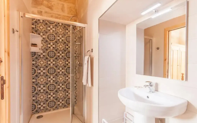 Naduri, Beautiful Gozitan Villa + Pool