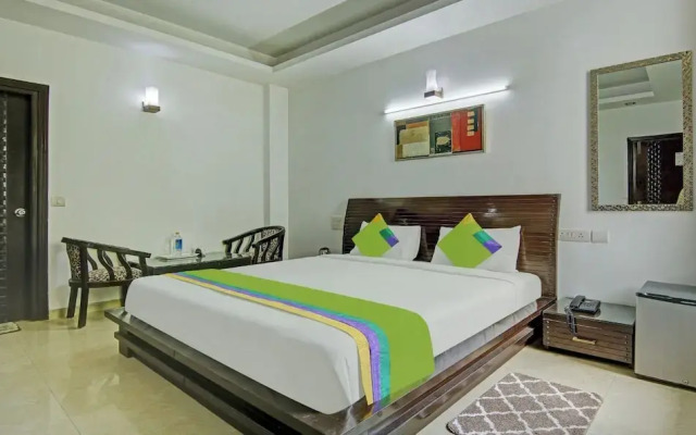 Blue Moon Residency Hotel & Restaurant