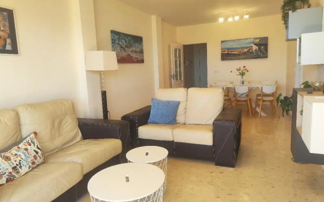 Charming Three Bedrooms Apartment With Seaview