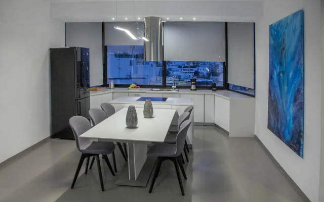 Luxury Penthouse touching the Acropolis by GHH