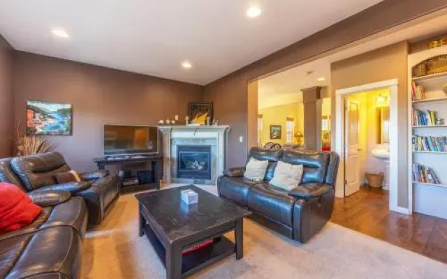 West Sail-River/Mt Vw-5BR/2.5B