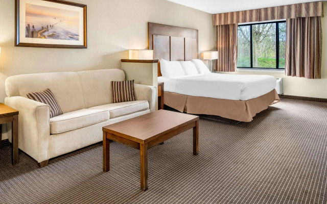 White Pines Inn & Suites