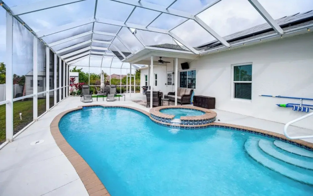 Lanai, Private Pool: Lehigh Acres Home