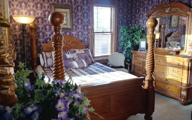 Thayer's Historic Bed n' Breakfast