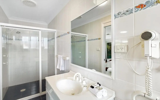 Salamander Beach Accommodation Adults Only