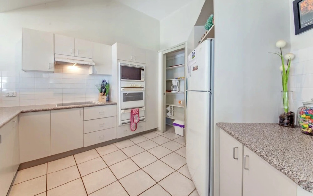 Thurlow Avenue 28, 'Ripple Cove'